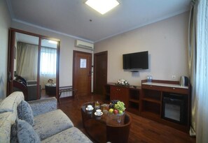 ห้องลักซ์ชัวรี่สวีท | บริเวณนั่งเล่น