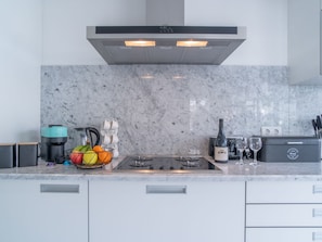 Kühlschrank, Mikrowelle, Ofen, Geschirrspüler