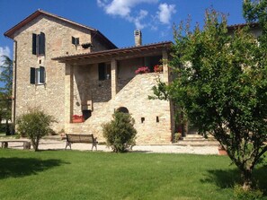 Exterior - Rustikale Eleganz mit Blick auf die umbrische Landschaft by Interhome (Perugia)