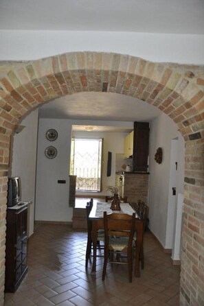 Dining - Rustikale Eleganz mit Blick auf die umbrische Landschaft by Interhome (Perugia)