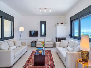 TV, fireplace - Villa mit Pool für bis zu 8 Personen. Meerblick. by Interhome (Almyrida)