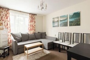 TV - New! Inviting 1BR Flat by Richmond Park w/Parking (Greater London)