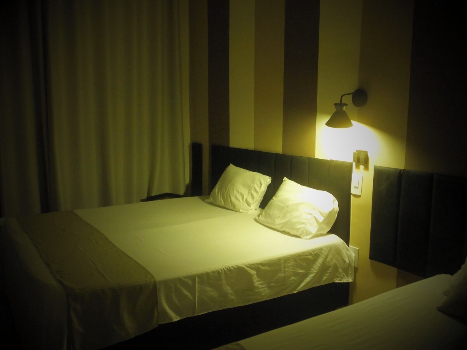 Dobbeltrom – comfort | Skrivebord, skrivebord for bærbar PC og wi-fi (inkludert)