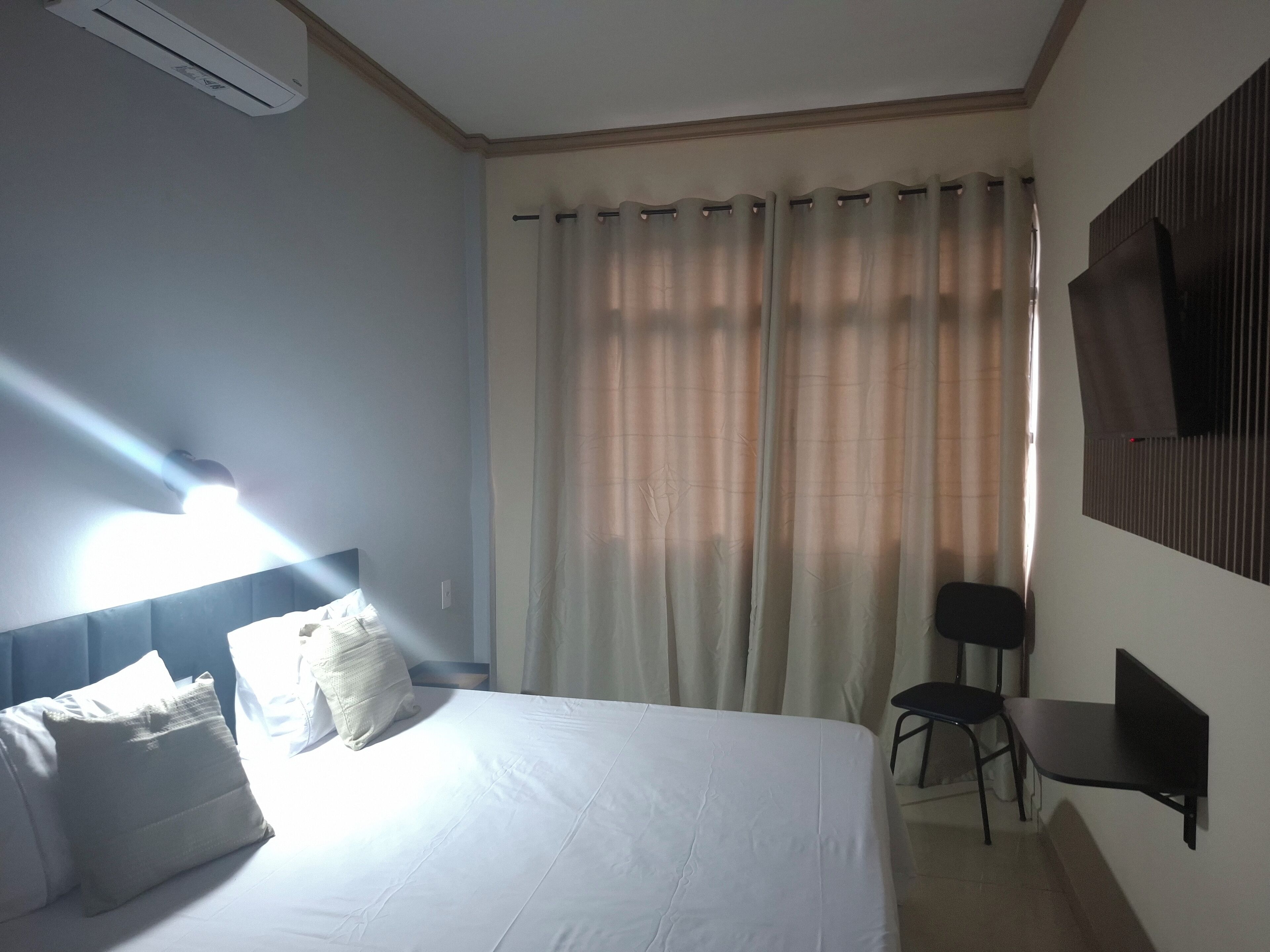 書桌、筆電工作空間、免費無線上網