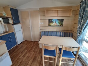 Dining - Smart Home Paris, Europapark, Rulantica ca. 15min by Interhome (Boofzheim)