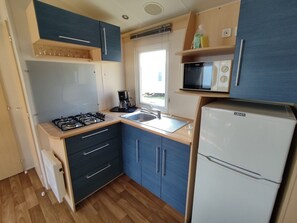 Fridge, microwave, cookware/dishes/utensils - Smart Home Paris, Europapark, Rulantica ca. 15min by Interhome (Boofzheim)