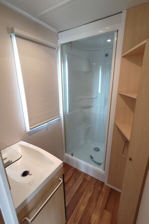 Bathroom - Smart Home Paris, Europapark, Rulantica ca. 15min by Interhome (Boofzheim)