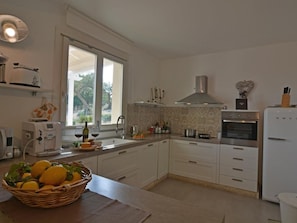 Private kitchen - Moderne Ferienvilla bei Noto mit Meerblick und privatem Pool by Interhome (Calabernardo)