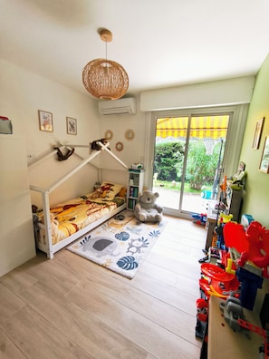 3 bedrooms, iron/ironing board, WiFi, bed sheets - Spacious T4 garden apartment in the peaceful Cimiez district, 10 minutes from the sea (Nice)