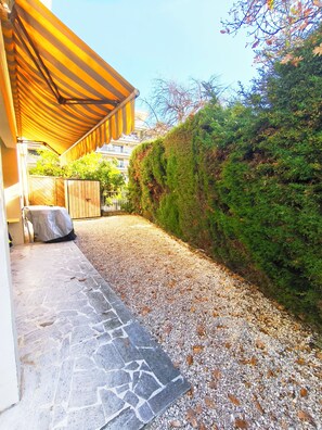 Property grounds - Spacious T4 garden apartment in the peaceful Cimiez district, 10 minutes from the sea (Nice)