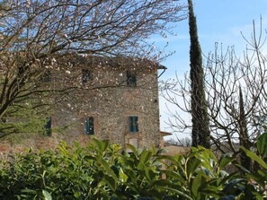 Exterior - Rustikale Eleganz mit Blick auf die umbrische La by Interhome (Perugia)