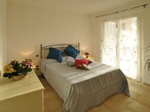 Internet - Unterkunft am Strand, Schwimmbad, AC, private Terrasse by Interhome (Massa Marittima)