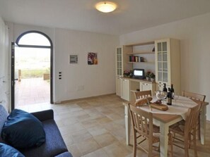 Interior - Unterkunft am Strand, Schwimmbad, AC, private Terrasse by Interhome (Massa Marittima)