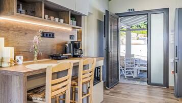 Fridge, microwave, oven, dishwasher