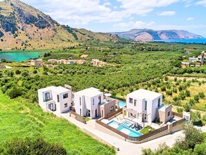 Exterior - Villa "Minoas Grand" mit Blick auf das Wasser by Interhome (Georgioupoli)