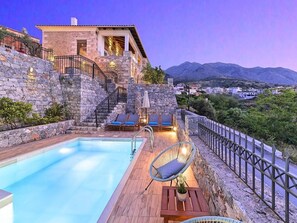 A heated pool - "Acrothea Villa Beheizter Pool" by Interhome (Georgioupoli)