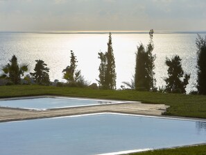 Pool - Traditionelle Natursteinvilla mit tollem Meerblick by Interhome (Matala)