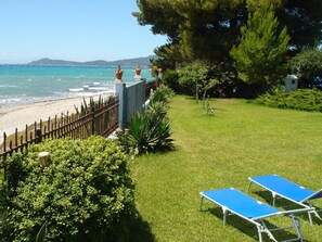 Property grounds - Aus dem Garten direkt an den Strand by Interhome (Nea Skioni)