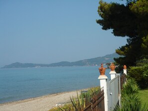 Beach - Aus dem Garten direkt an den Strand by Interhome (Nea Skioni)