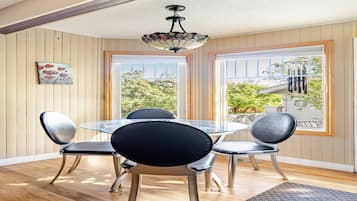 Hus, 4 soverom, hageutsikt | Spisestue