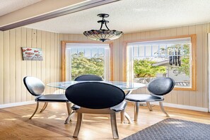 House, 4 Bedrooms, Garden View | Dining room