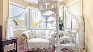 Casa, 4 quartos, vista para o jardim | Sala de estar