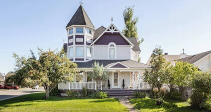 Charming Victorian Home in Okotoks Elegant Comfort & Modern Convenience