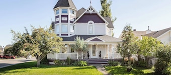 Charming Victorian Home in Okotoks Elegant Comfort & Modern Convenience
