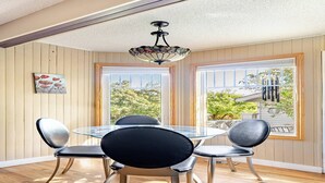 Casa, 4 habitaciones, vista al jardín | Comedor