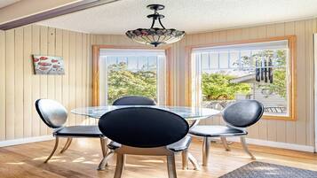 House, 4 Bedrooms, Garden View | Dining room
