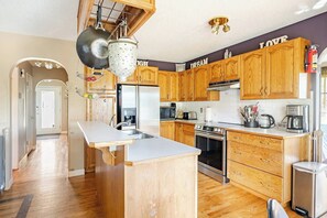 House, 4 Bedrooms, Garden View | Interior - Harmony House Short Term Rental (Okotoks)