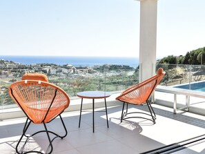 Terrace/patio - "Villa Kallia" mit Infinity-Pool by Interhome (Agia Pelagia)
