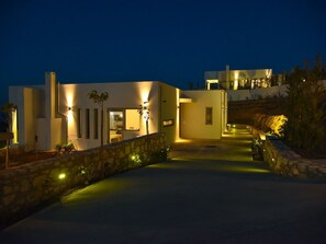 Exterior - "Villa Kallia" mit Infinity-Pool by Interhome (Agia Pelagia)