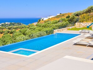 Pool - "Villa Kallia" mit Infinity-Pool by Interhome (Agia Pelagia)