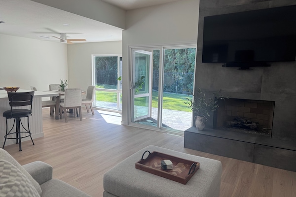 Open concept. living room/ dining room