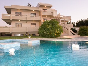 Pool - Luxuriöse, geräumige, private Villa mit sechs Schlafzimmern by Interhome (Faliraki)