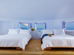 Internet - mit Privatpool für 5 Personen ca. 90 m² in Santorini, Ägäis (Santorin) by Interhome (Akrotiri)