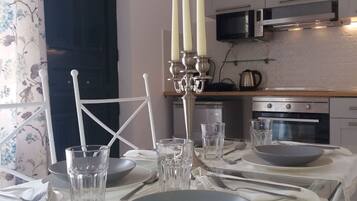 Fridge, microwave, oven, cookware/dishes/utensils
