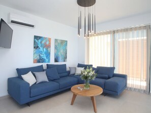 TV - "Capro" mit Infinity-Pool by Interhome (Vafkeri)