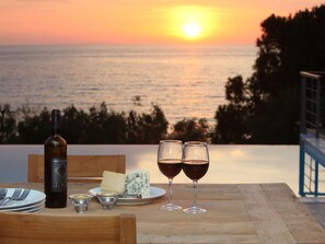 Outdoor dining - "Capro" mit Infinity-Pool by Interhome (Vafkeri)
