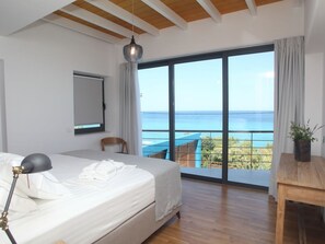 5 bedrooms, Internet - "Capro" mit Infinity-Pool by Interhome (Vafkeri)