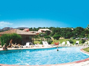 Pool - Unterkunft mit Terrasse, Klimaanlage. Schwimmbad by Interhome (Tarco)