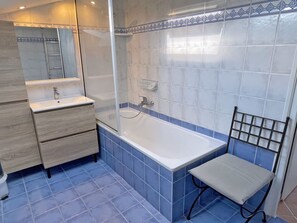 Bathroom - Ferienwohnung by Interhome (Sainte Maxime)