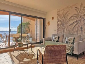 TV - Appt T4 - 6 Personen - Meerblick - Klima - Schwimmbad by Interhome (Sainte Maxime)