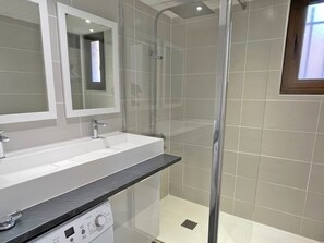 Bathroom - Appt T4 - 6 Personen - Meerblick - Klima - Schwimmbad by Interhome (Sainte Maxime)