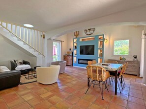 Dining - Mazets du soleil 6 Pers - Privates Schwimmbad - WiFi by Interhome (Sainte Maxime)