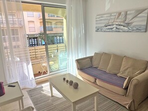 TV - Wohnung T3 - 4 pers - Klimaanlage - Sainte Maxime by Interhome (Sainte Maxime)