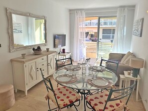 Dining - Wohnung T3 - 4 pers - Klimaanlage - Sainte Maxime by Interhome (Sainte Maxime)