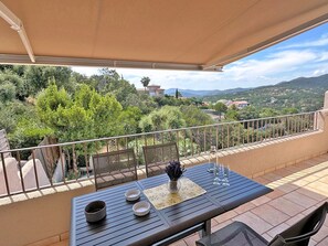 Outdoor dining - Appt T2 - 4 pers - Klima - Piscine et tennis - WiFi by Interhome (Sainte Maxime)