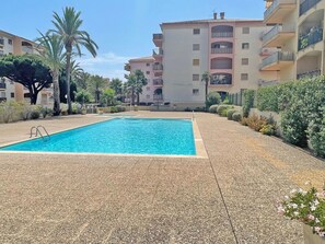 Pool - Appt T3 - Clim - Pool Residenz - Sainte Maxime by Interhome (Sainte Maxime)